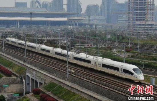 城建和新基建是不少城市此时的最稳选择。(资料图) 泱波 摄