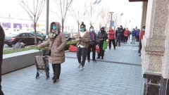 随队记者拍新闻在当地电视台播放 天津援鄂医疗队帮恩施卖了60吨特产