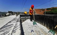“铁路+公路”砂石料运输支撑云南建筑业复工复产