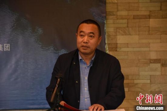 凤凰县人民政府县委常委、县委宣传部部长龙金明致辞。凤凰供图