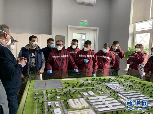 中国抗疫医疗专家组在莫斯科与俄专家交流经验