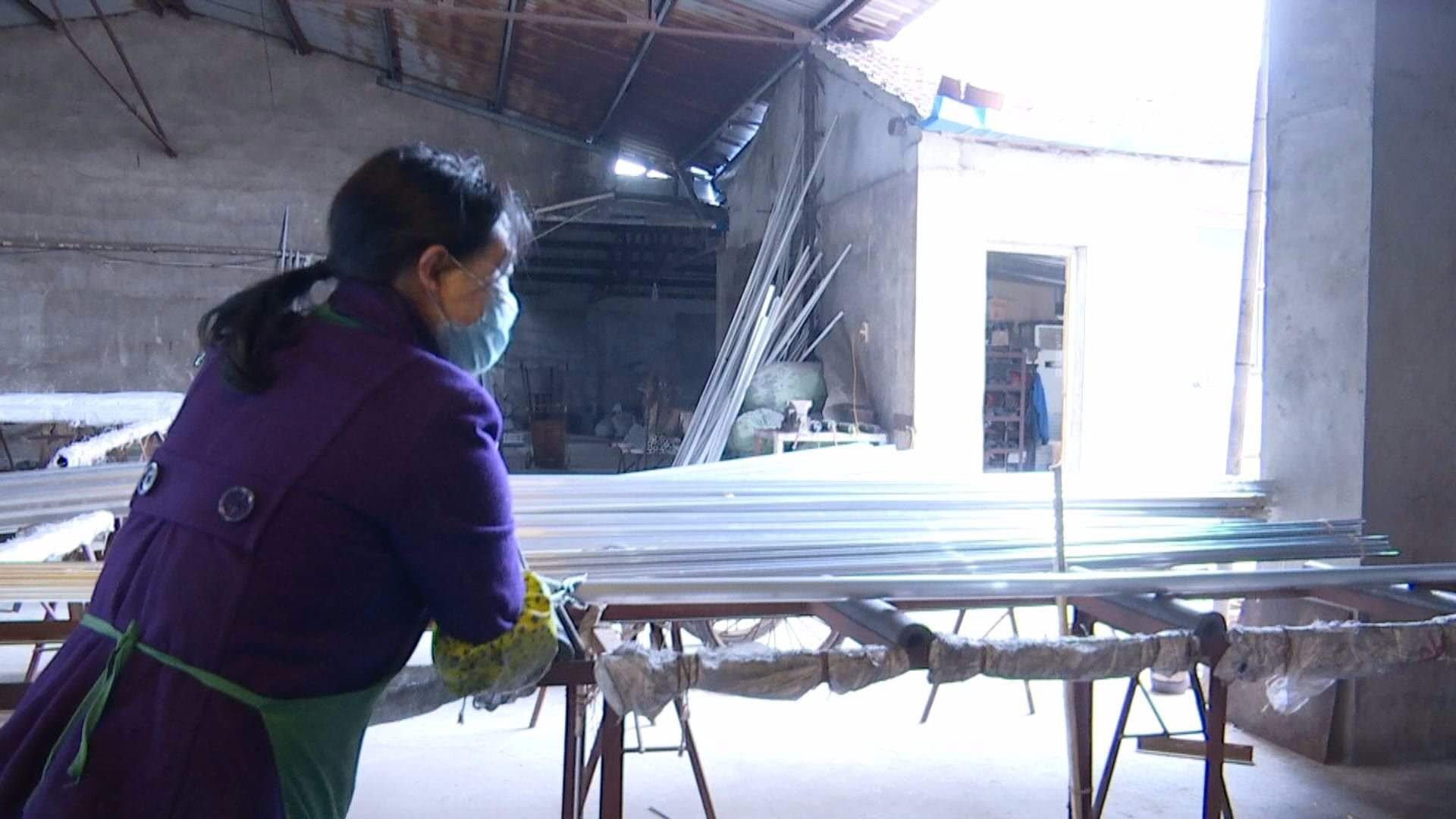 柳先艳在企业工作.JPG 柳先艳在企业工作.JPG