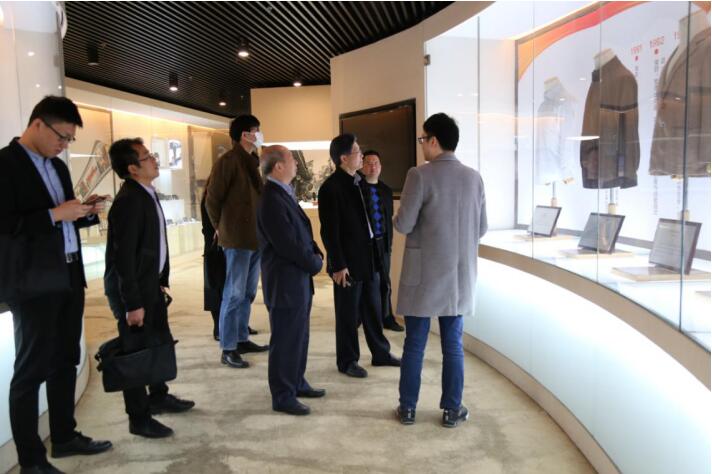 南通市工信局、通州湾示范区、苏商会领导一行莅临雅鹿集团座谈交流