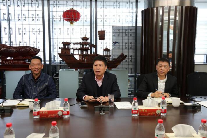 南通市工信局、通州湾示范区、苏商会领导一行莅临雅鹿集团座谈交流