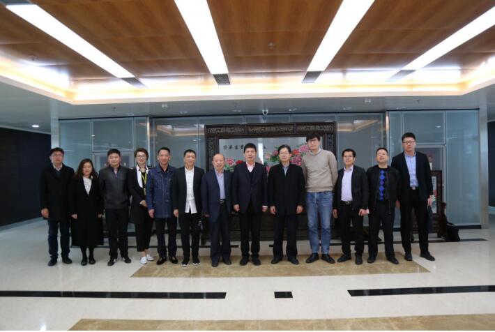 南通市工信局、通州湾示范区、苏商会领导一行莅临雅鹿集团座谈交流