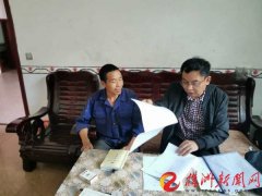 记国网攸县供电公司驻阳升观村扶贫工作队长邓