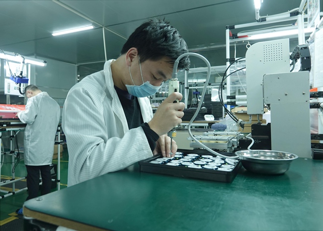 福建漳州钟表业：抱团应对出口“倒春寒”