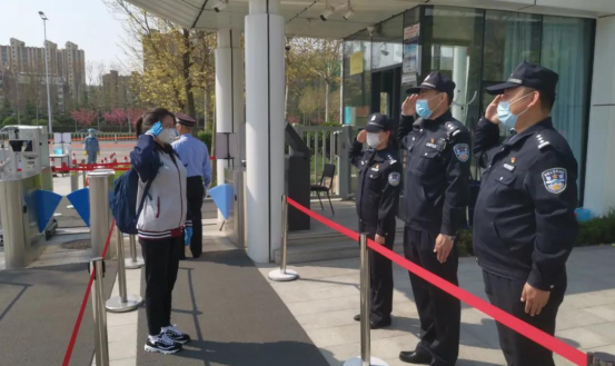 潍坊公安出动3000余名警力 全力守护开学日安全