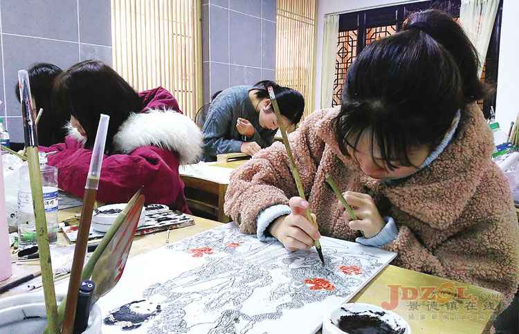 景德镇：汇聚陶瓷人才，创造创新活力迸发