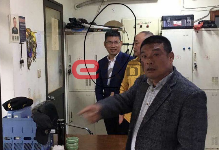 现实版余欢水？这家A股公司创始人翻墙偷拍被抓正着！曾是无锡十大行业领军人物，警方：案件调查中（附现场图）