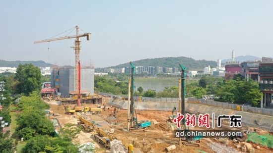 图为企业项目施工现场。李剑锋摄影 