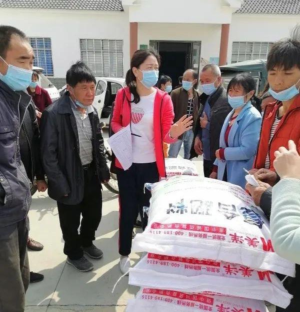 荆州区：送技术下乡 助力脱贫产业发展