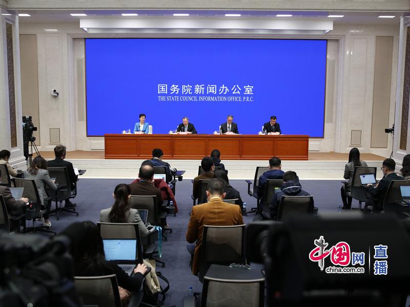 国务院新闻办就2020年一季度银行业保险业运行发
