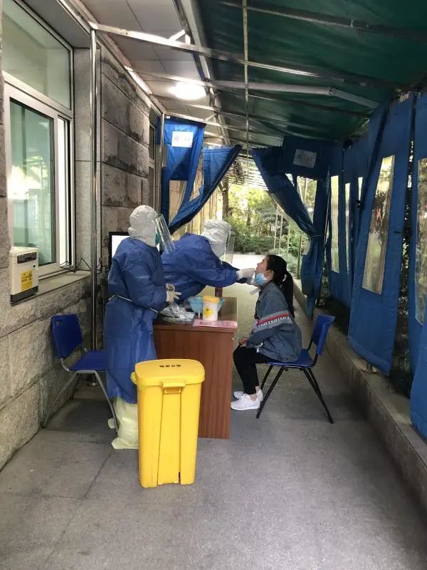 “市民需求还是很大”，上海向个人开放核酸检测首日：咨询电话一直不断