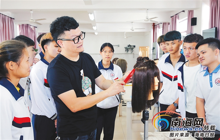 既是老师也是公益人士 澄迈“南海工匠”黄丽辉