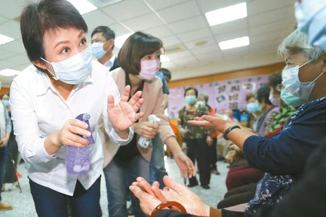 台湾多县市“封城兵推” 民进党当局怕失脸面？