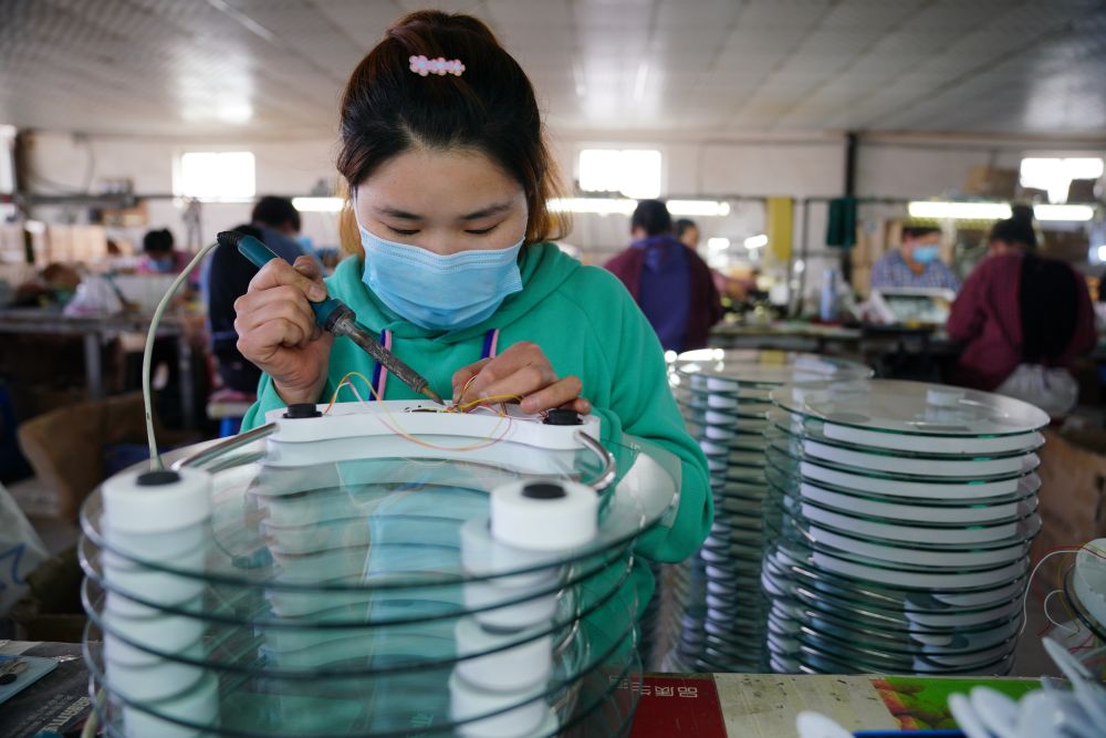 河北沙河：发展产业防返贫