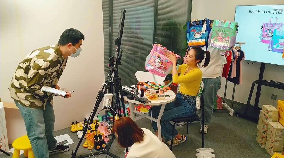 疫情生态下母婴企业如何生存？小小包麻麻公益“直播带货”助力CBME创佳绩！