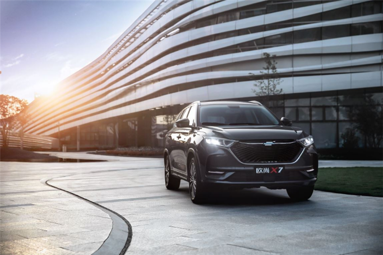 2岁的长安欧尚玩直播，董事长告诉你什么叫实力