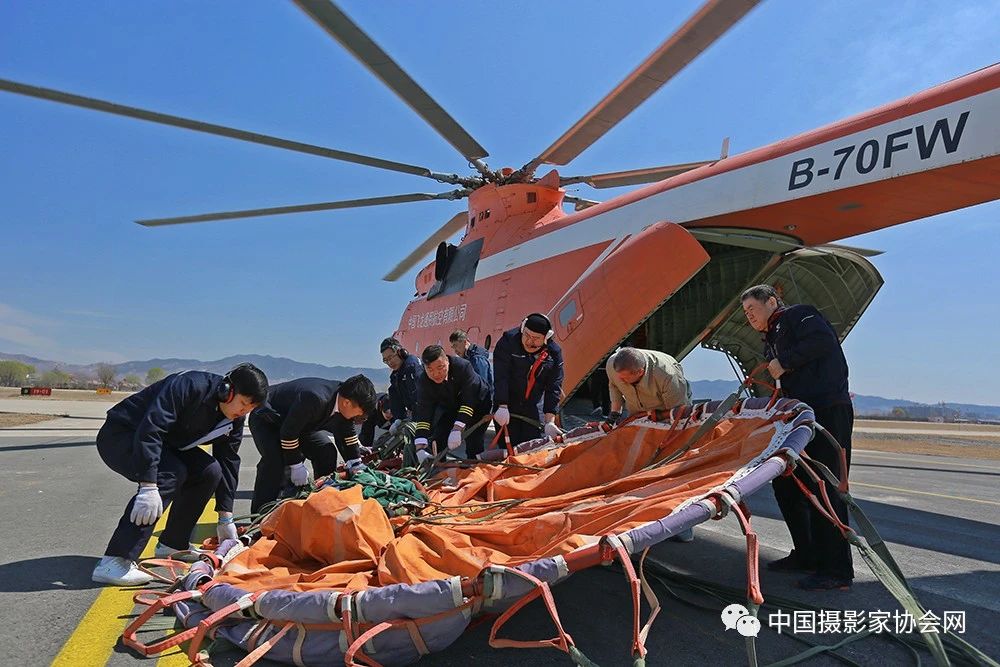 组图：火场上空的雄鹰只为守护祖国绿水河山