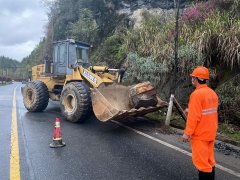 清理边沟 植树绿化 开化县公路管理局掀起春季专项保养热潮