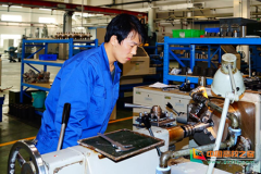 陕西工业职业技术学院校友何小虎获评全国爱岗