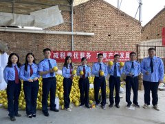 税费政策进电商 西北老农笑开颜 ——临潼税务青春力量在行动