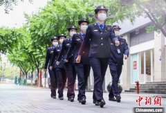 浙江金华市区首支女子巡逻队亮相 飒爽英姿吸睛