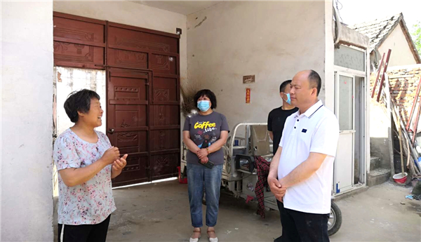 西华：“五一”假期不停歇 全县干部“奔跑”在一线