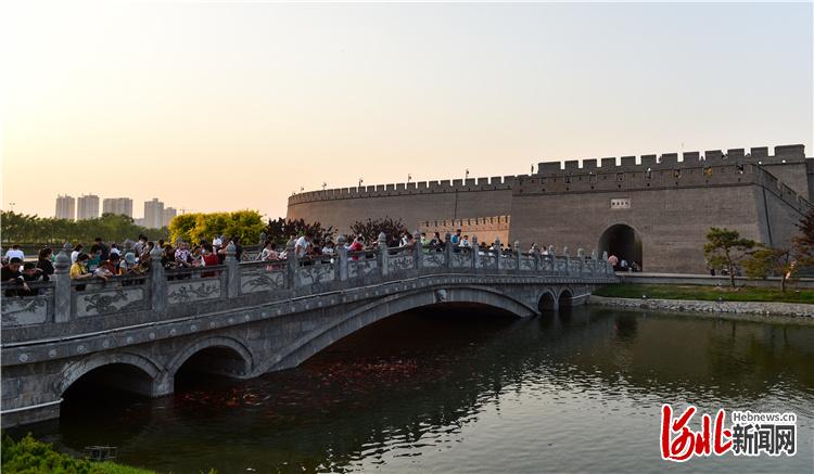 新闻纵深｜河北：“五一”小长假：旅游业“回暖”蹚新路