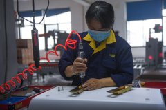 浙江长兴：推进企业转型升级 促进生产销售