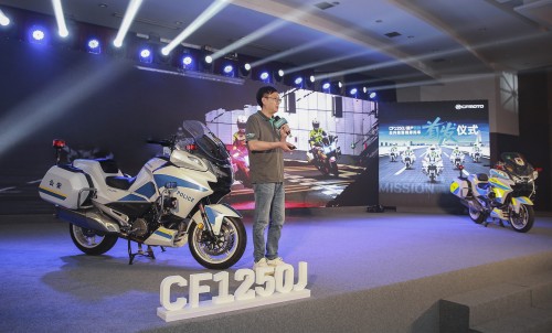 国产首款公升级警用摩托全球首发，春风动力再
