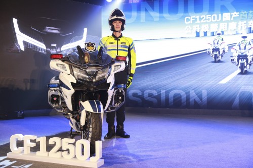国产首款公升级警用摩托全球首发，春风动力再