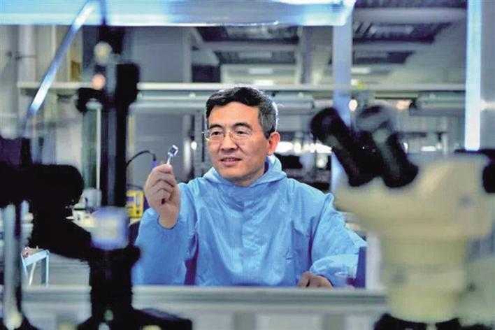 记西北工业大学苑伟政科研团队