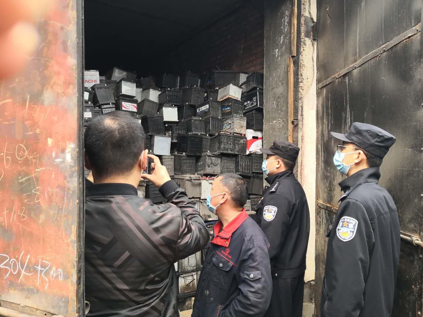 黑龙江省多部门联合打击非法处置废铅蓄电池废机油违法行为