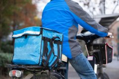 影视行业自救！横店群众演员转做外卖骑手 薪水翻5倍