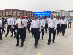 市委书记、市长带领“互学互比互赛”观摩团走