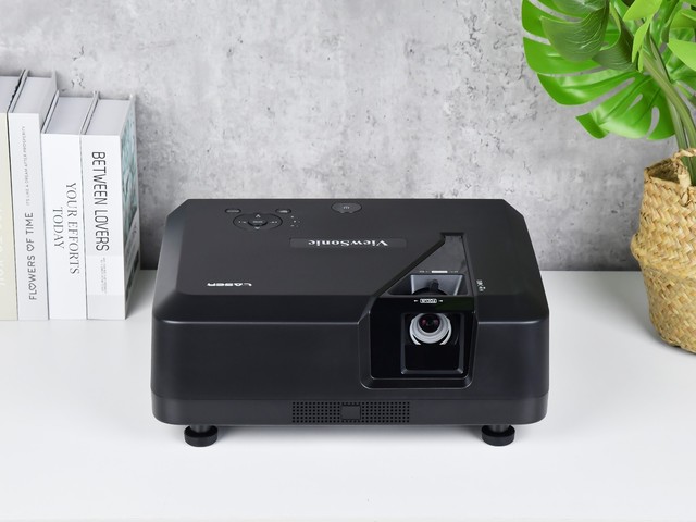 客厅里的大屏影院 优派4K家用投影机图赏