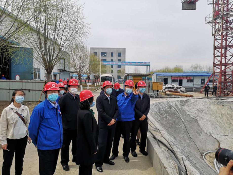 佳木斯市领导集中调研工业企业——“生产线”上为企纾困解难