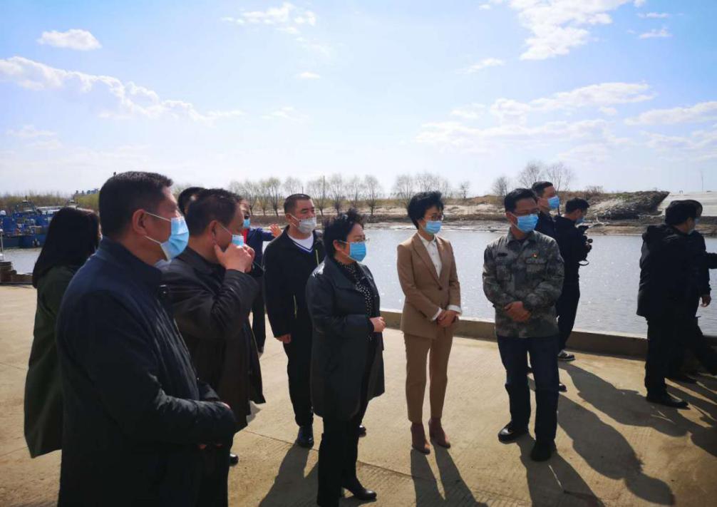 佳木斯市领导集中调研工业企业——“生产线”上为企纾困解难