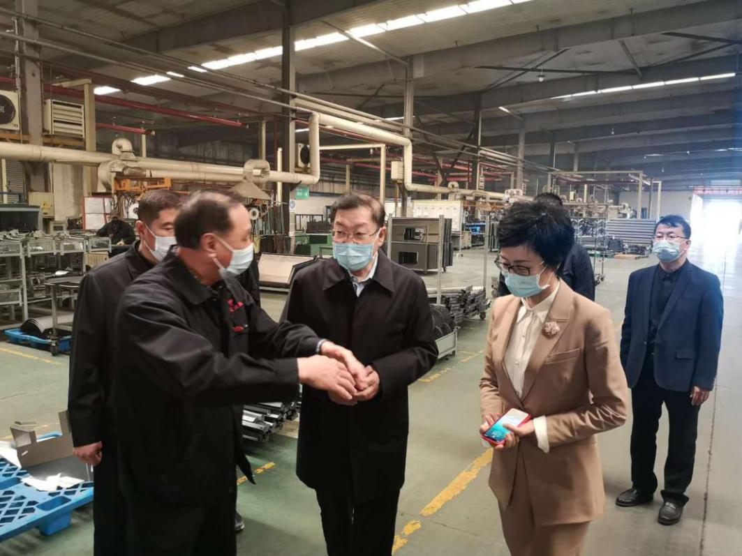 佳木斯市领导集中调研工业企业——“生产线”上为企纾困解难