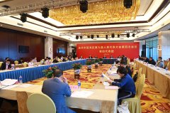 瓯海区委书记王振勇参加人大政协分组审议讨论