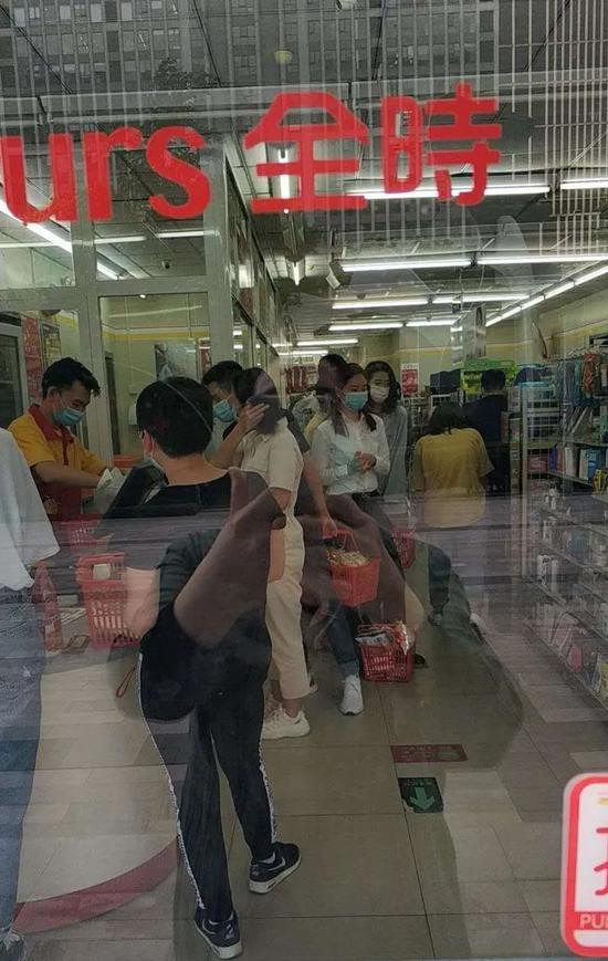 全时便利店打折引起疯抢
