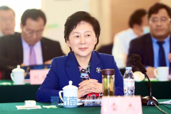 孙述涛与政协委员就“科技创新”专题共同讨论政府工作报告雷杰参加