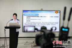 广西平乐县：“暖企话政策”直播促发展