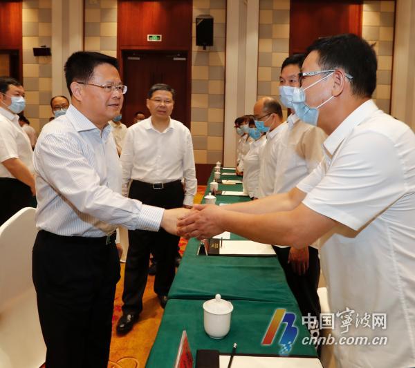 郑栅洁与黔西南州挂职干部人才座谈:珍惜机会干