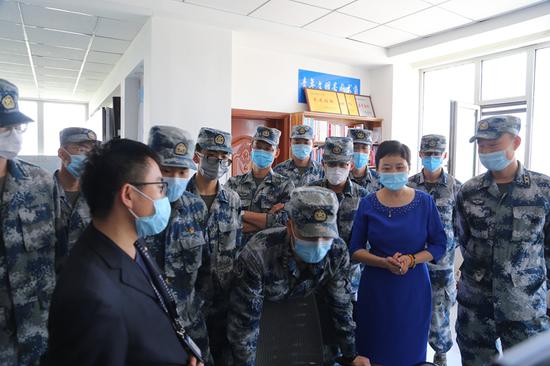 新疆空管局与空军乌鲁木齐基地参谋部气象处开展业务交流