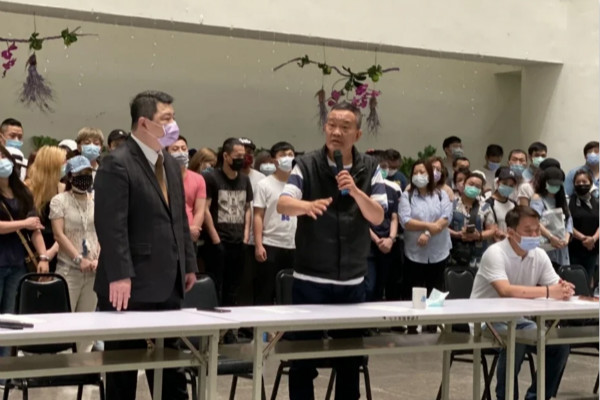 失去生计缴不出学费 台北市酒店舞厅从业人员盼解封