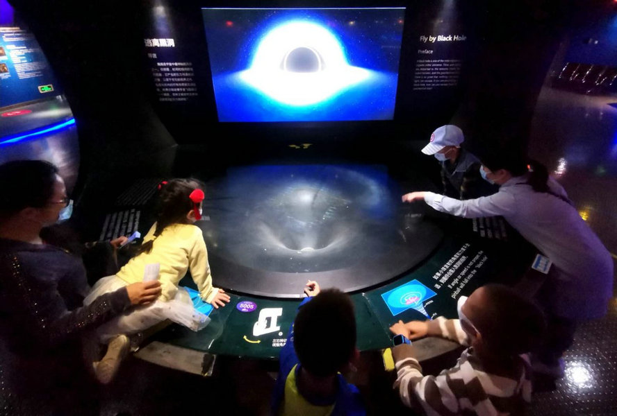北京天文馆今日恢复开放，每日预约限额1600人