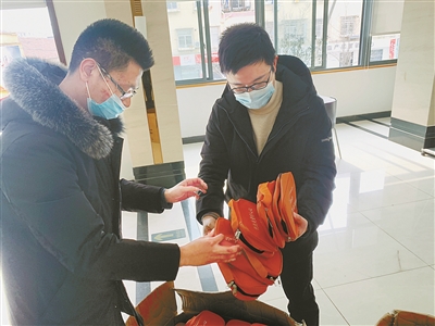 发挥优势 深度参与 专业社会工作者战疫显“专业